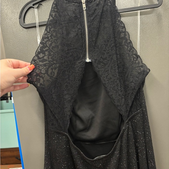 Flowy black sparkling dress. Open back with lace. Short mini dress. XXL - Picture 5 of 8